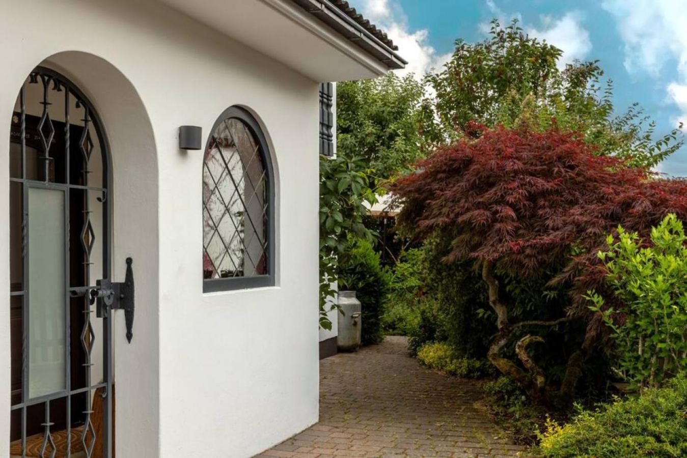 Adenauer Zwoelf - Das 5 Sterne Ferienhaus Mit Sauna Und Garten Am Eifelsteig Kerpen  Exterior photo